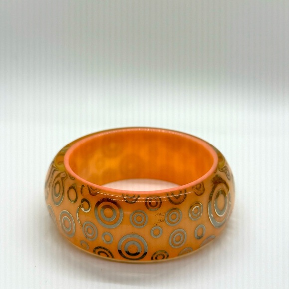 Vintage acrylic bangle. Excellent condition. - Picture 6 of 6